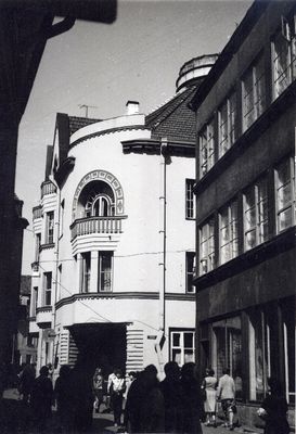 House at Viru 4 in Tallinn in 1912-1913. Owners: H. Gutkin and I. Sundelevitsch. Architects: Karl Burman, Artur Perna. 
Tenement and cinema in Tallinn at Viru str. 4 belonging to H. Gutkin and I. Zundelevitsch. Architects Karl Burman, Artur Perna. 
Keywords: [G] [Z]