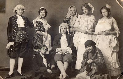 Valga school theater
Sitting first from right - Mascha Passov in role of Няня Василиса.
