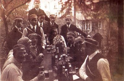 Limuvia students celebrating - 15.5.1932 
First from left - Meier (Meika) Gens. 3d from left in the upper row - Boris Levin
