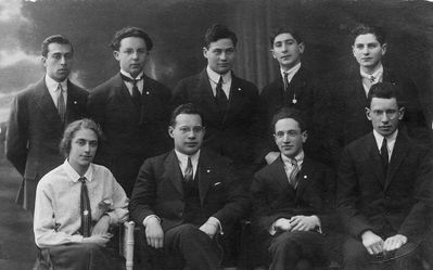 Maccabi Tartu vaad (Board) 1924
Left to right.
Sitting: Pesse Kruskal, Boris Kropman, Jossif Usvanski, B. Bakscht
Standing: Flaks, Benno Epstein, Abram Kropman, Sh. Kaplan, Isak Furmanski 
