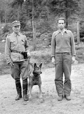 The Soviet paratrooper Jakob Kljutschik (1916-1941) after his capture by Finnish soldiers shortly before his death.
