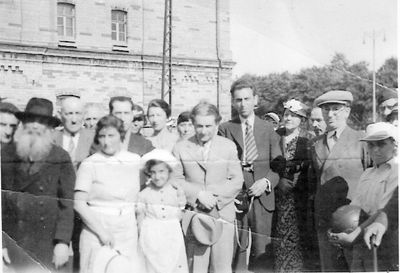 Farewell from the teacher Abram Kosotski going to Palestine. Tallinn, June 1936
In front left to right: Salman Kasif (Kosotski), Tamara Kosotski (Tscherny), Shlomit Dekel (Kosotski), Abram Kosotski
Keywords: [K]