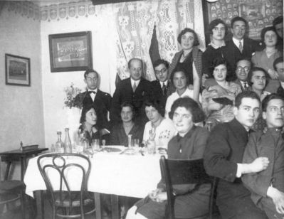 Akademischer Verein 1929
Left to right.
First row: Sara Kruskal, ?, ?
Sitting behind the table: ?, ?, Ella Vilenski
Top row: ?, Lea Kruskal, ?, Berta Buras (Bletle)
Second row from top: ?, ?, ?, ?, Ganja Vilenski, Gdalia Michelson, ? 
