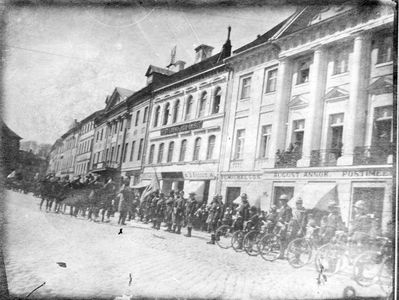 Zofim Tartu - summer 1924
Head of scouts Mr Trefner greeting the group of "Zofim Ivriim" (Jewish scouts) 
