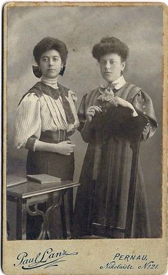 Ida Heltzer (Levin) and Hesse Schotz - around 1909 in Pärnu
Ida Heltzer - left
