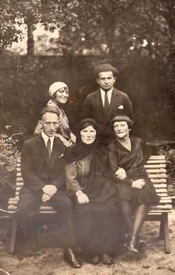 Kosotsky Tscherniy
Left to right. 
Sitting: Haim Tscherniy, Irle Tscherniy (Nurok), Yahad Tscherny
Standing: Tamara Kosotski (Tscherniy), Abram Kosotsky
