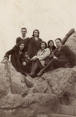 Tallinn - 1931. Rusalka, 30.4.1931
Left to right: Isak Haitov, "Soroka", Sofa Murschak (Amitan), Miki Schampal (Schulklepper), Hilda Helmet (Aronovitsch), Pesach Wasserman
