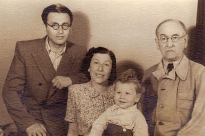 Schampal, Schulklepper - 1949
Left to right: Pavel (Palja) Schampal, Miriam Schampal (Schulklepper), Valeri Schampal, Markus (Maks) Schulklepper
