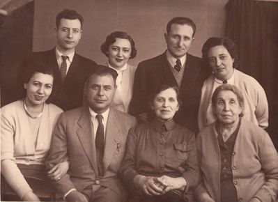 Eidus Smolenski Paturski Balonov Heimann - Leningrad 4/1959
Left to right:
Standing: Boris Smolenski, Rasse Paturski (Heimann), Israel Balonov, Lea Balonov (Heimann)
Sitting: Lea Eidus (Heimann), Teffi Smolenski (The captain of the ship "Herzel"), Fanny Smolenski, Gitta Heimann 
Keywords: [E] [P] [B] [H]