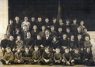 Tallinn Jewish gymnasium class.
Teachers: Zitomirsky, Utechin.
