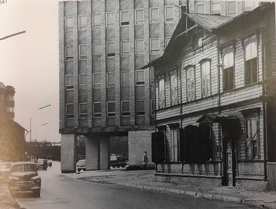 Synagogue as viewed from the Suur Tartumaantee str . (2)
Väike Tartu maantee (or Sakala) str. Jewish school (Cheder) was built later on the left from the synagogue (the white building). Both the synagogue and the school were destroyed by the March 1944 bombardment. The wooden house on right was still standing at the end of 1960's.
