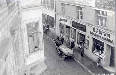 Abram Bernhard
Tallinn. Vaade B. Abrami riide- ja nöörikaupade laole Väike-Karja 5, TLM F 8444:1, Tallinna Linnamuuseum, http://muis.ee/et/museaalview/2701352 
