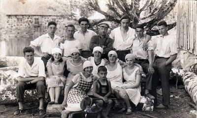 1929 in Kiltsi - the original picture, that was published in "Päevaleht". See [url]http://muuseum.jewish.ee/Gallery1/displayimage.php?pid=1064[/url]
Left to right.
Standing: Jasha Gordon, Dodi Gerschanovitsch, Ljeva Gurevitsch, Jehuda Itzoch, Isi Itzoch, Wulf Gerschanovitsch, Jasha Gobovitsch
Sitting in the middle: Vitja Klompus, Bluma Gobovitsch/Gabovitsch, Fanni Jakobson, Hanzi Hoff, Emma Jakobson, Riva Itzoch
In front: Mima Gurevitsch, Lenja Aisenstadt  
