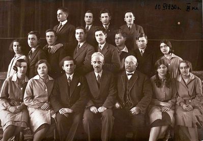 Tallinn - 1930. TJG, 16.5.1930. IX class
From left to right.
Top row: Menasche Schein, Artur (Tusja) Delski, Gabriel Gordon, Nechemia (Njuma) Levitan (Levanon),
Middle row: Berta Reichman, Aron Tamarkin, Max Grossman, Isi Itskovitsch, Hirsch Geruchmanov, Jacob Gabovitsch, Jacob Sverdlov, Genya Naischlos
Bottom row: Paula Lerenman, Julia Gerber, Jakov Kosotsky (hebrew), Samuil Jacovlevich Gurin (history) - director, Moriz Christianovich Sauerbrei (german) - school inspector, Esther Frank, Salli Katsev 
